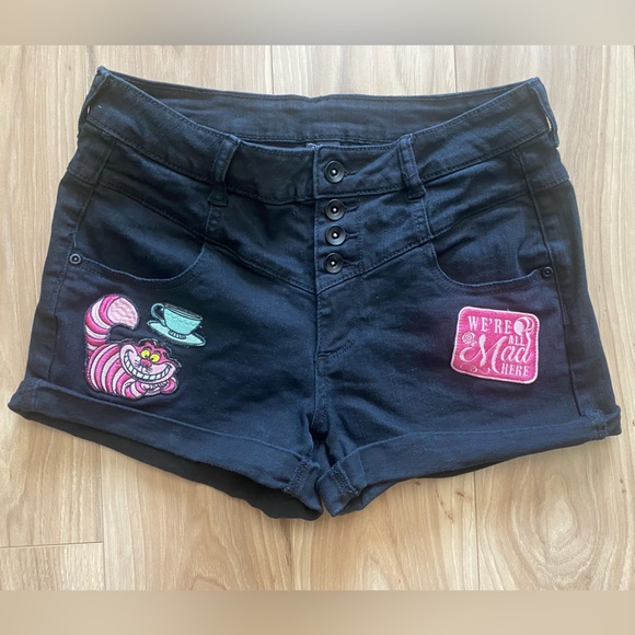 Disney Alice In Wonderland Cheshire Cat Patch Pocket Denim Shorts Size 9 - Picture 13 of 15